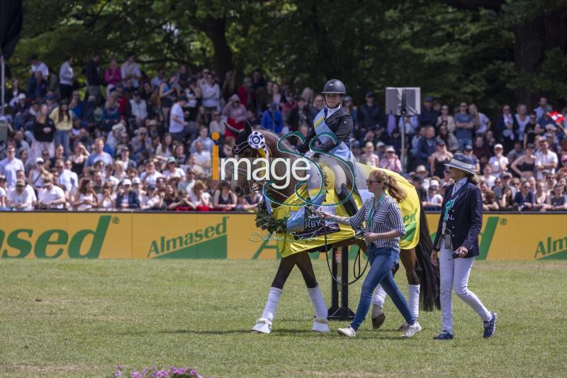 dressage PrizeGiving_Hamburg_20240512_SS350399.jpg